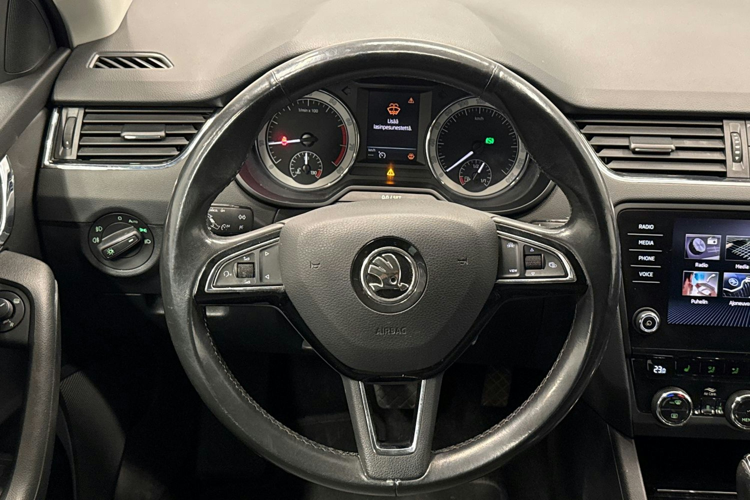 sininen Skoda Octavia 2019 kuva 14.