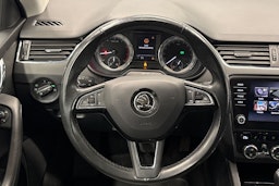 sininen Skoda Octavia 2019 kuva 14.