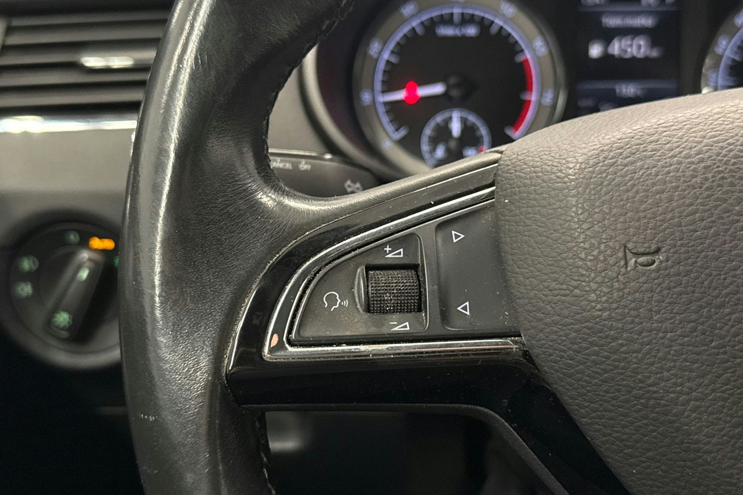 sininen Skoda Octavia 2019 kuva 15.