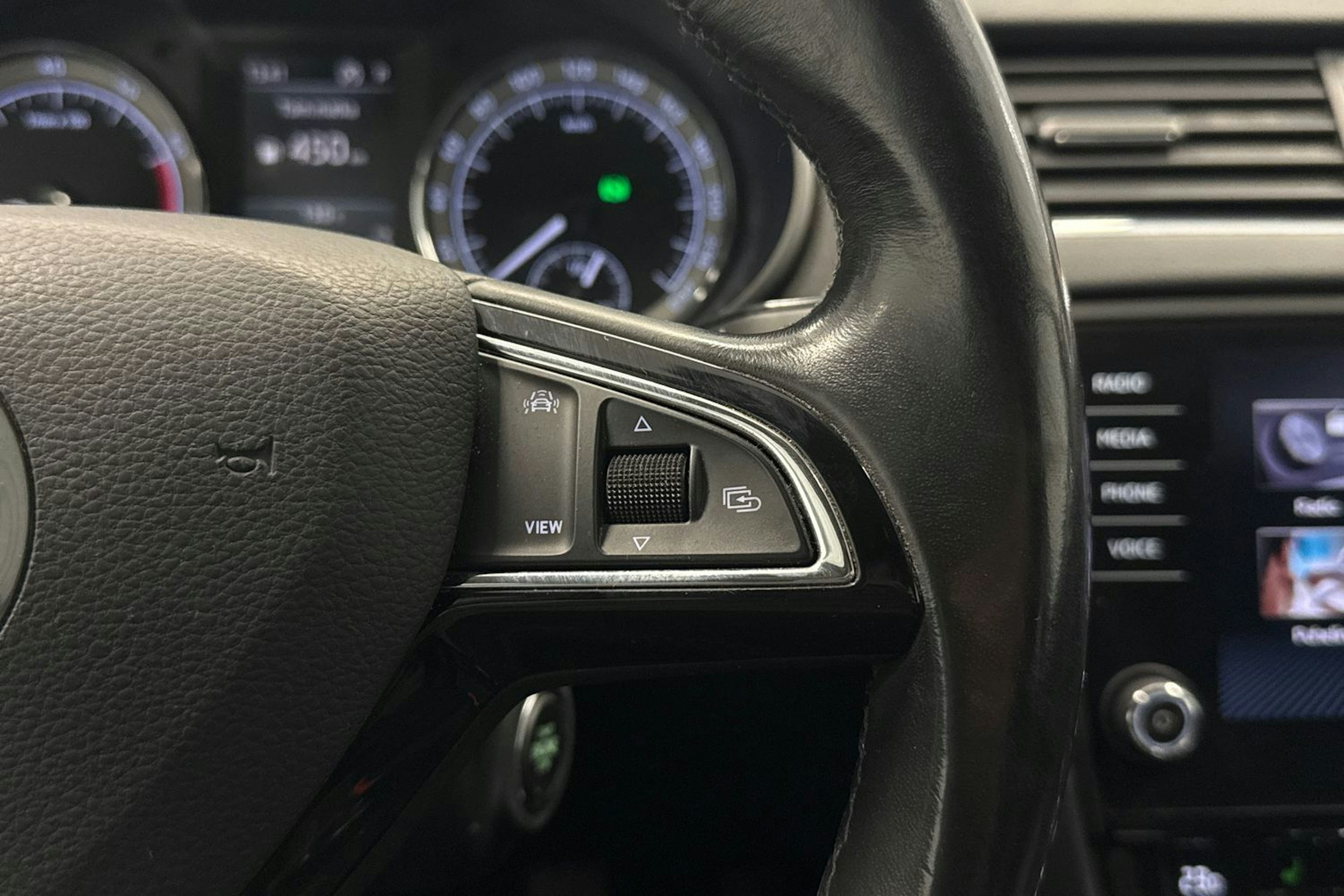 sininen Skoda Octavia 2019 kuva 16.