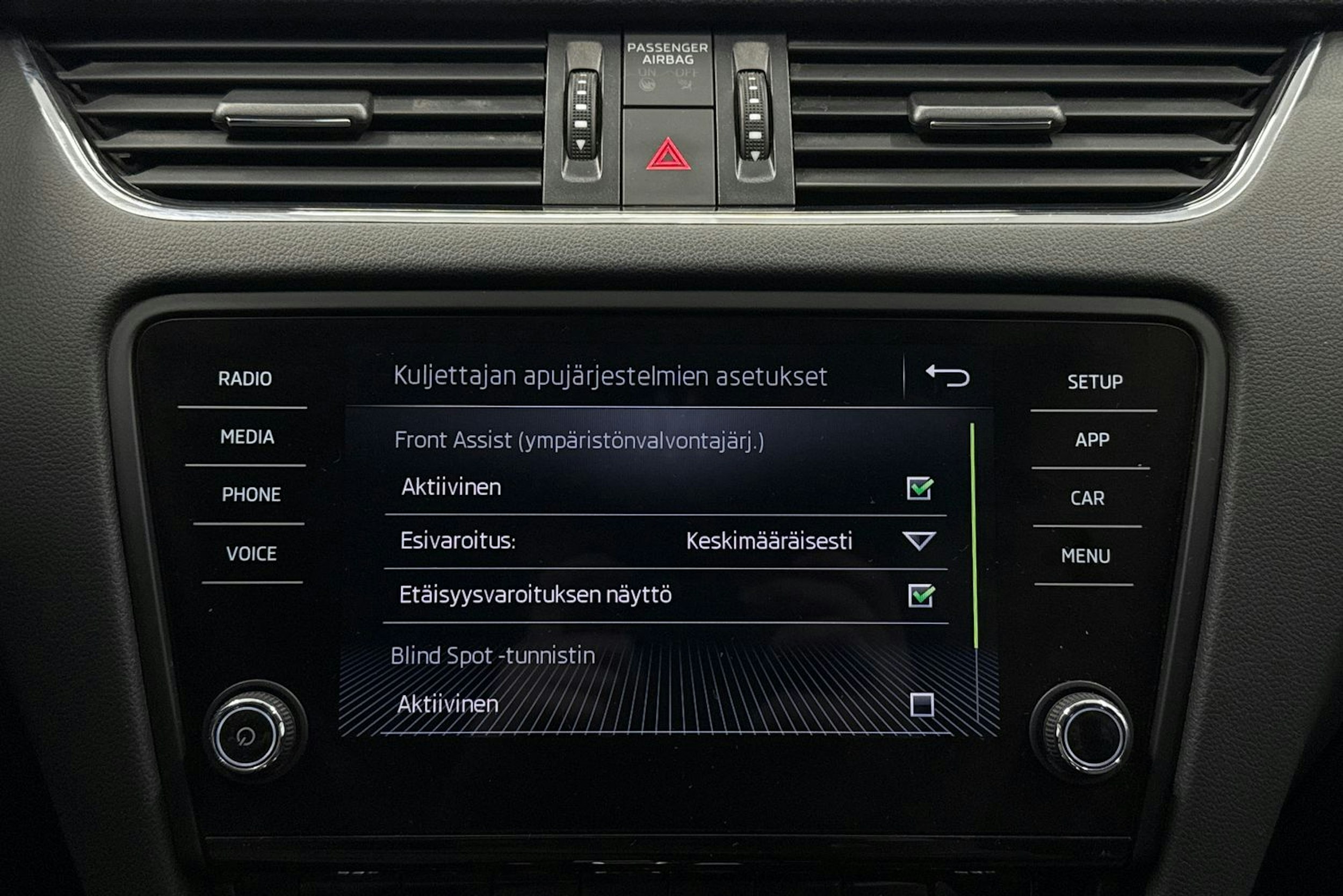 sininen Skoda Octavia 2019 kuva 17.