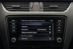 sininen Skoda Octavia 2019 kuva 17.