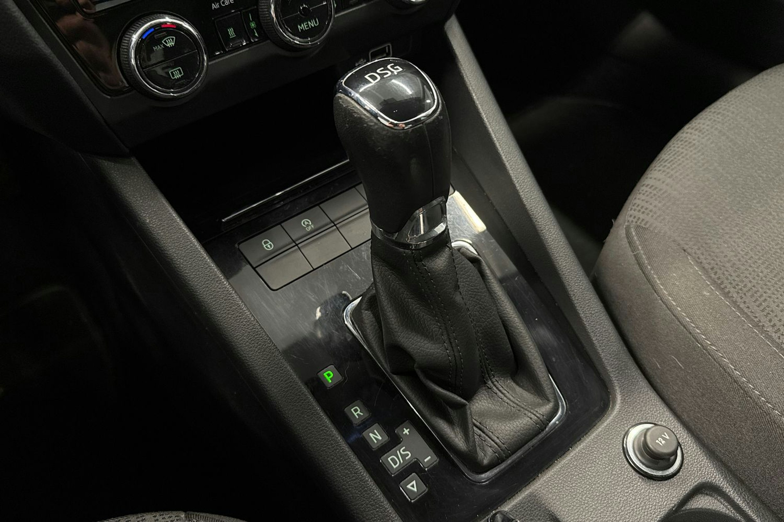 sininen Skoda Octavia 2019 kuva 21.