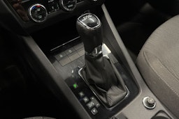 sininen Skoda Octavia 2019 kuva 21.