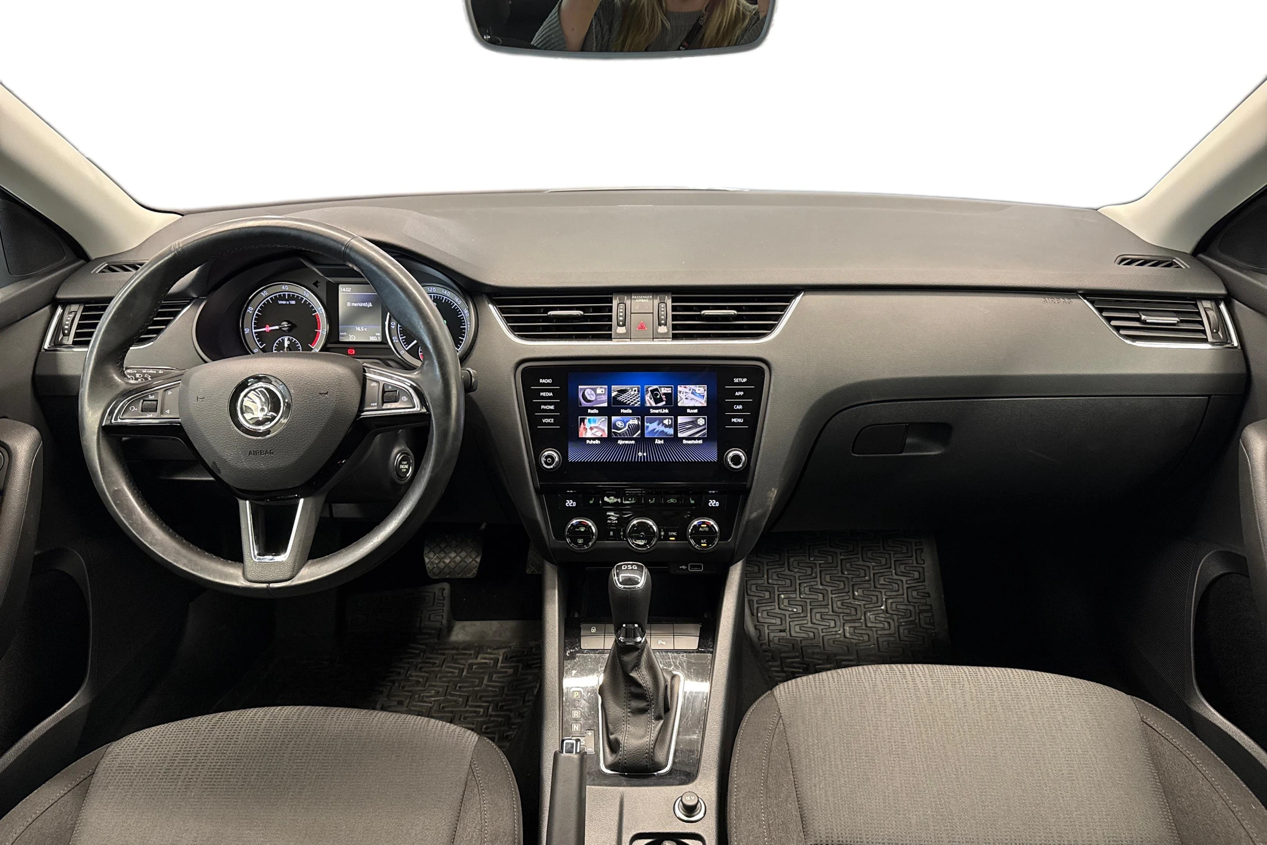 harmaa Skoda Octavia 2019 kuva 9.