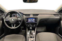 harmaa Skoda Octavia 2019 kuva 9.