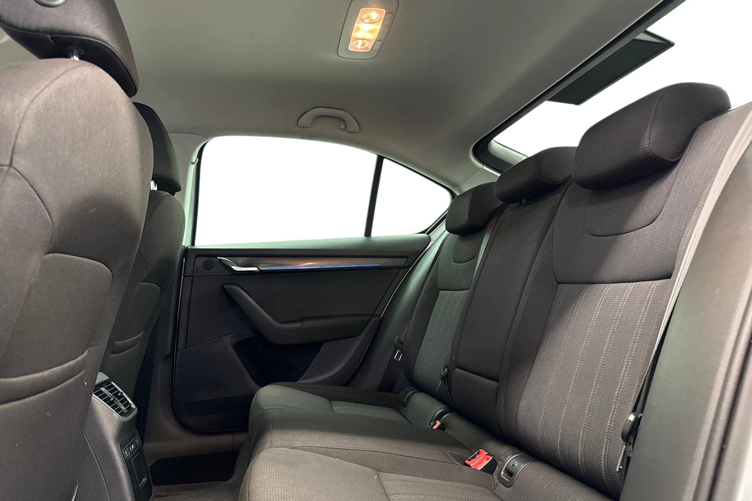 harmaa Skoda Octavia 2019 kuva 11.