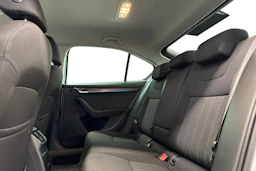 harmaa Skoda Octavia 2019 kuva 11.