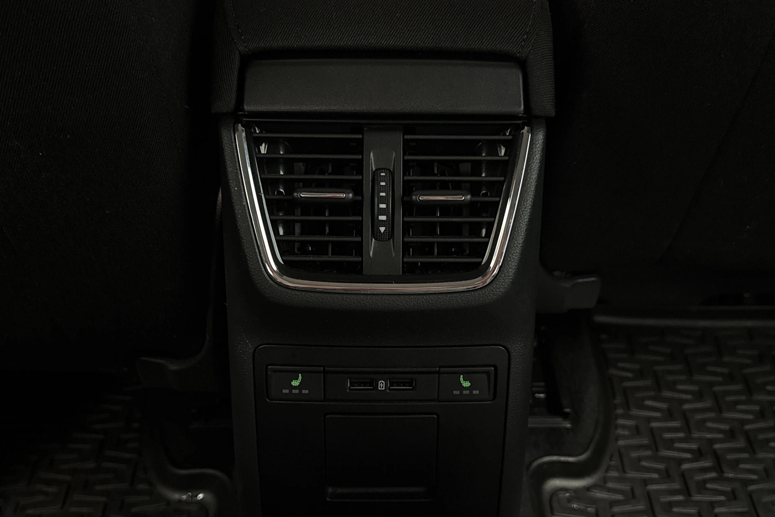 harmaa Skoda Octavia 2019 kuva 16.