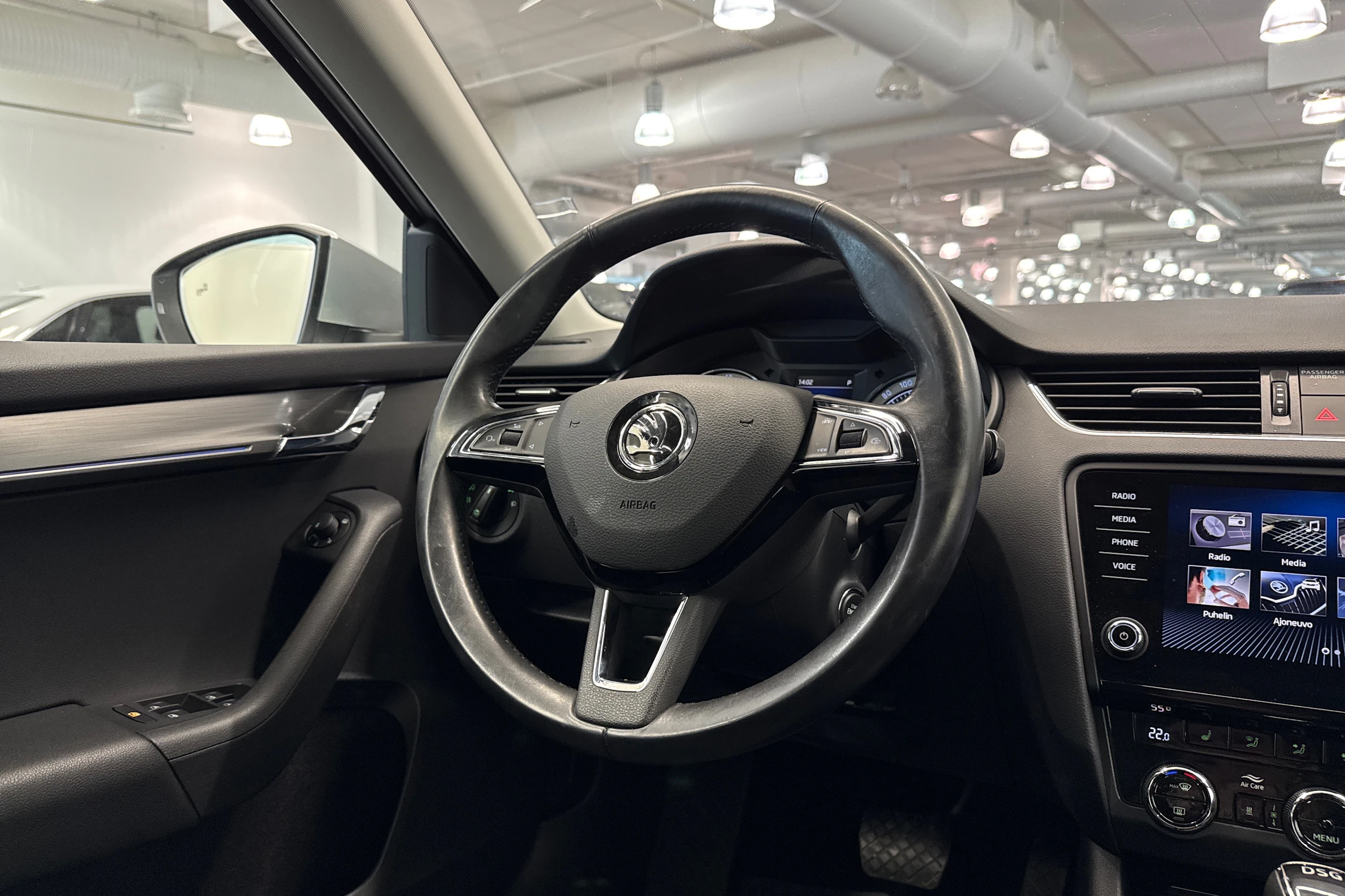 harmaa Skoda Octavia 2019 kuva 17.