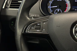 harmaa Skoda Octavia 2019 kuva 18.