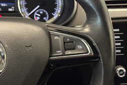 harmaa Skoda Octavia 2019 kuva 19.