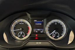 harmaa Skoda Octavia 2019 kuva 20.