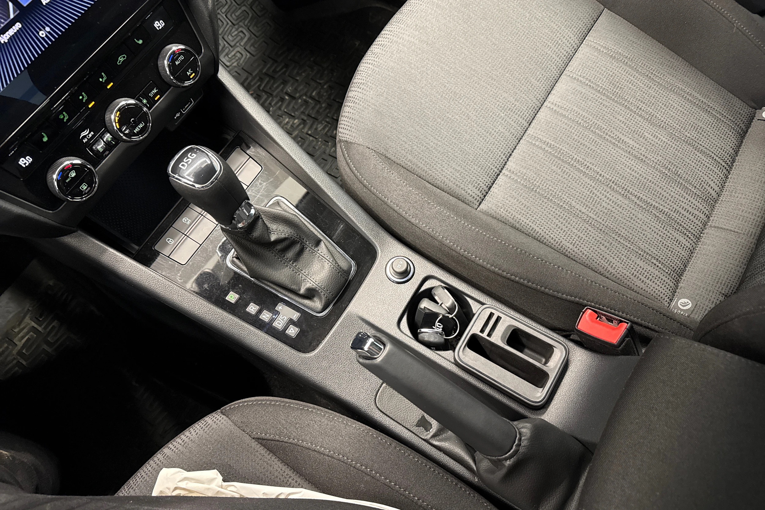 harmaa Skoda Octavia 2019 kuva 23.