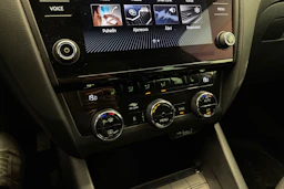 harmaa Skoda Octavia 2019 kuva 26.