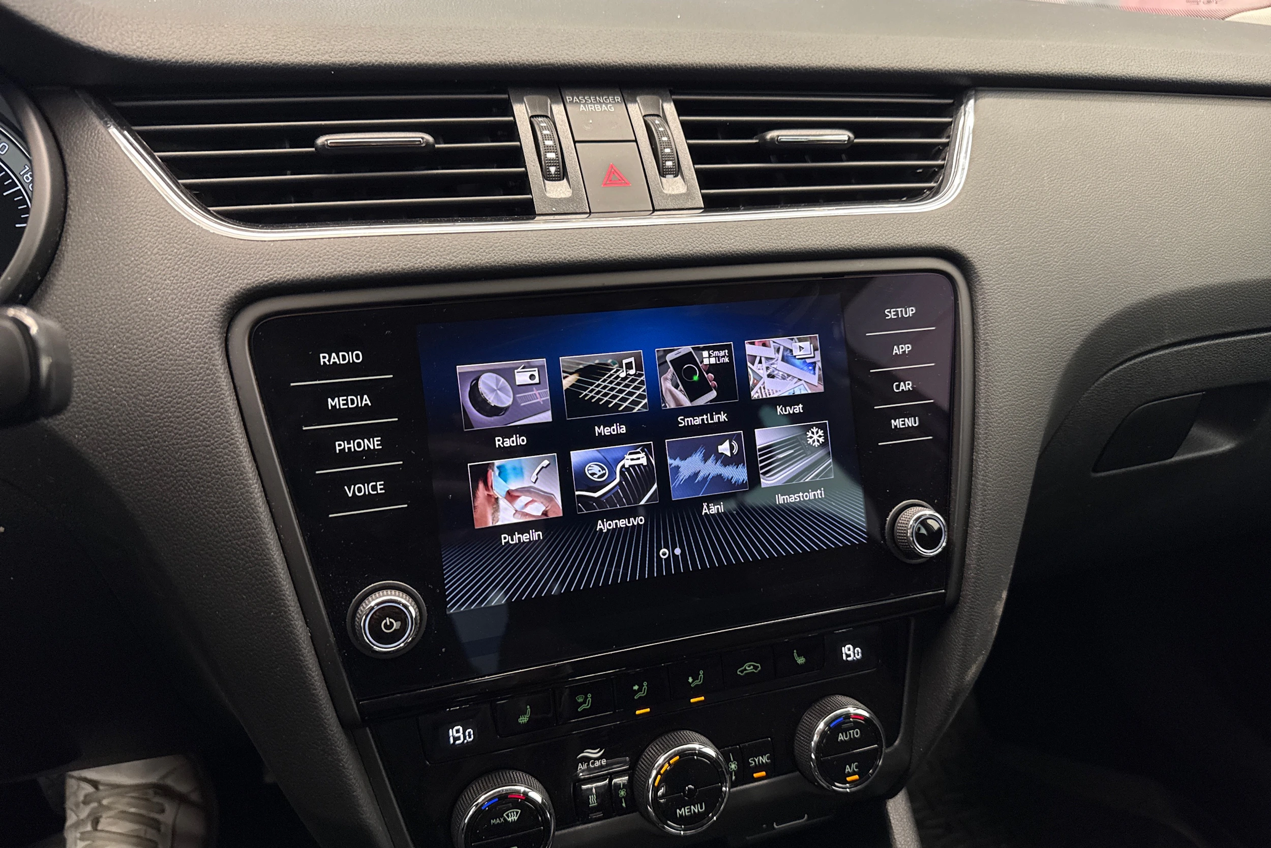 harmaa Skoda Octavia 2019 kuva 27.