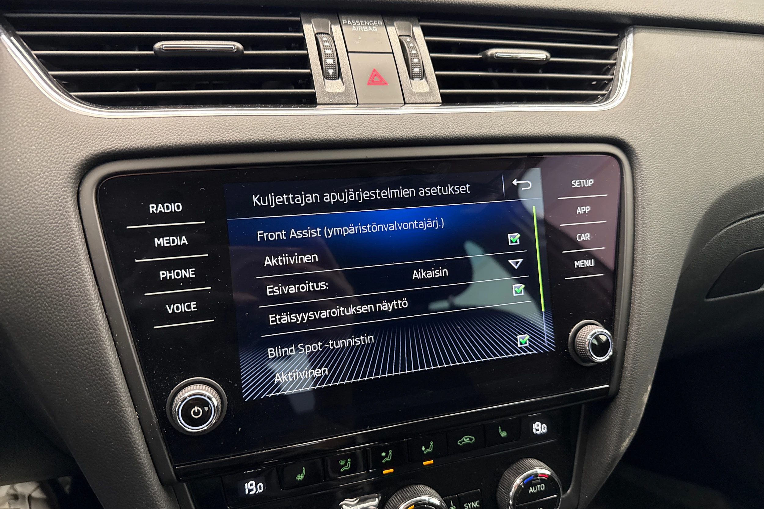 harmaa Skoda Octavia 2019 kuva 29.
