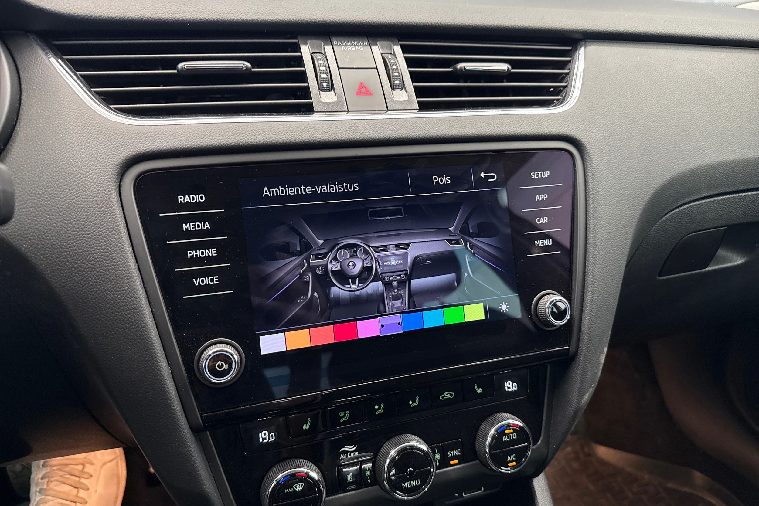 harmaa Skoda Octavia 2019 kuva 33.