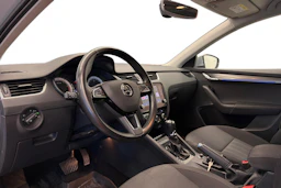 harmaa Skoda Octavia 2019 kuva 6.