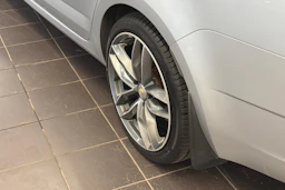 harmaa Skoda Octavia 2019 kuva 9.