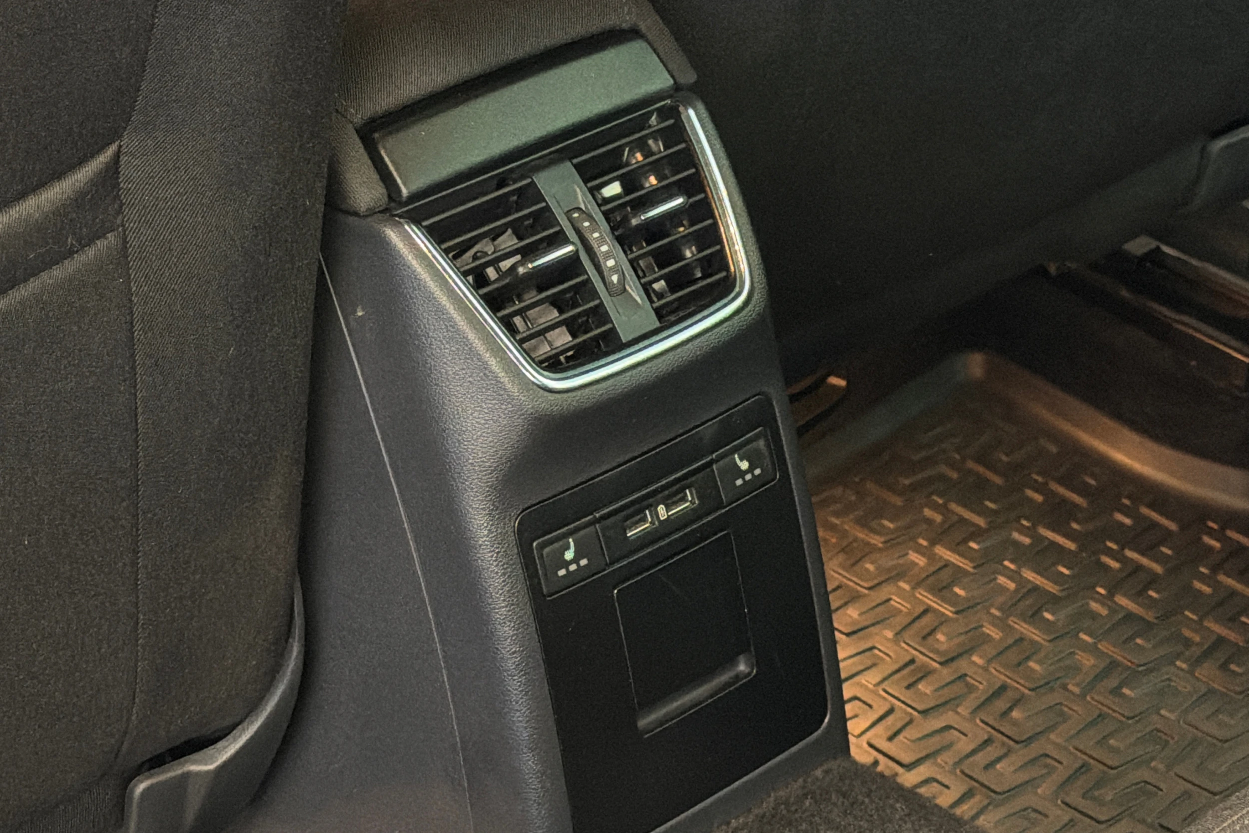 harmaa Skoda Octavia 2019 kuva 12.