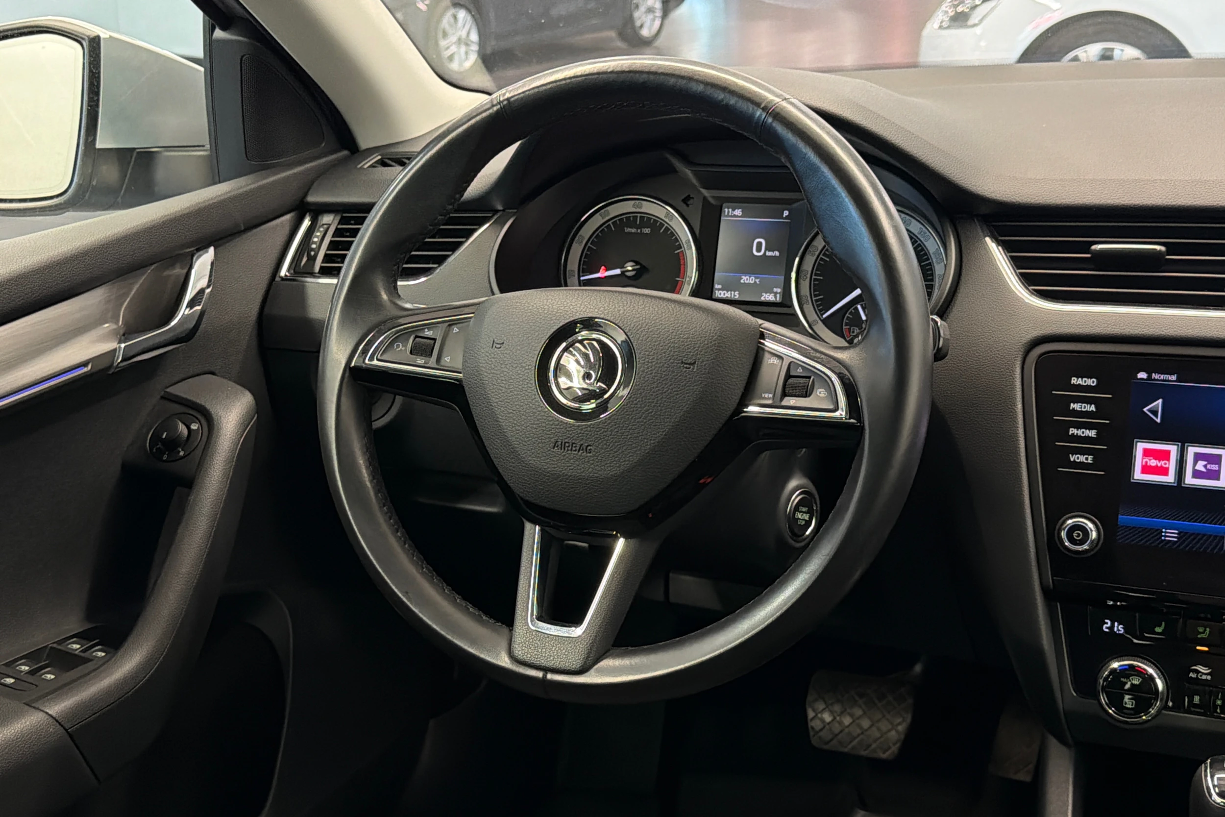 harmaa Skoda Octavia 2019 kuva 14.