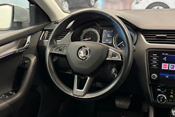 harmaa Skoda Octavia 2019 kuva 14.