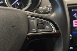 harmaa Skoda Octavia 2019 kuva 17.