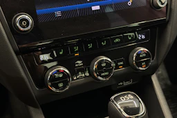 harmaa Skoda Octavia 2019 kuva 23.