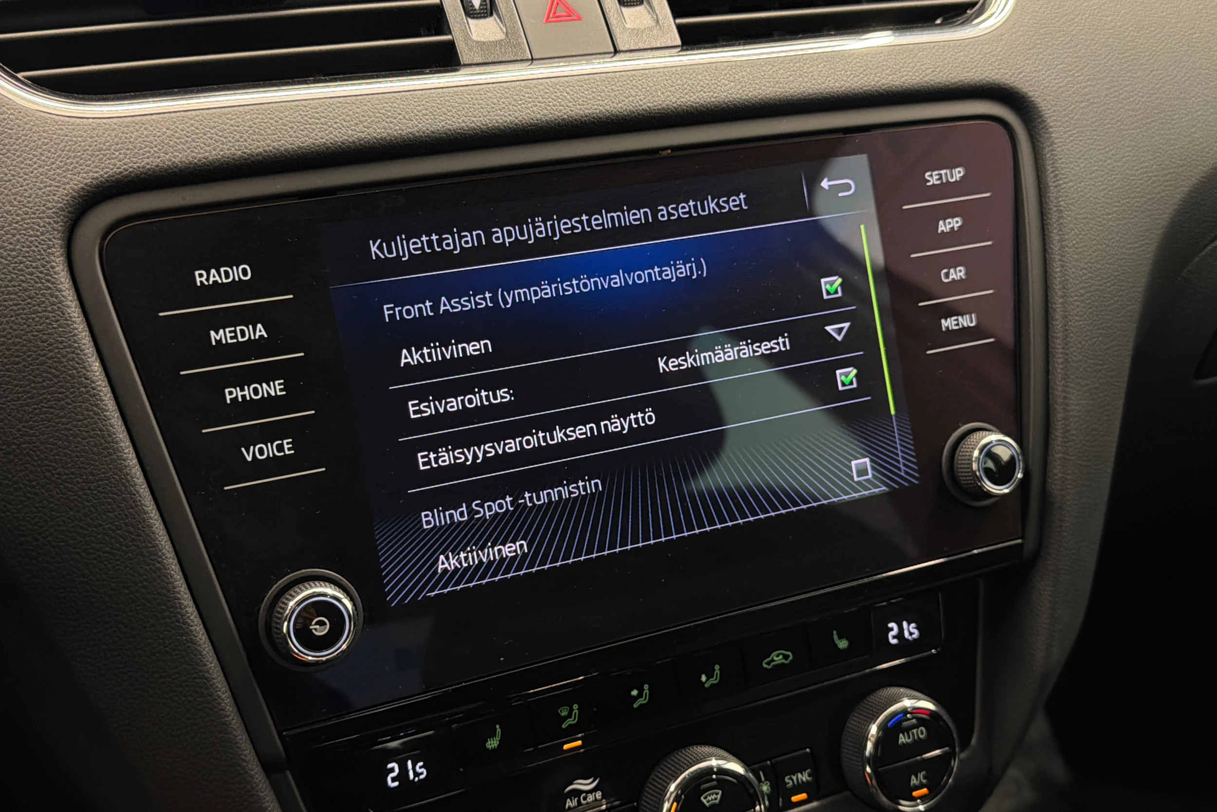 harmaa Skoda Octavia 2019 kuva 26.