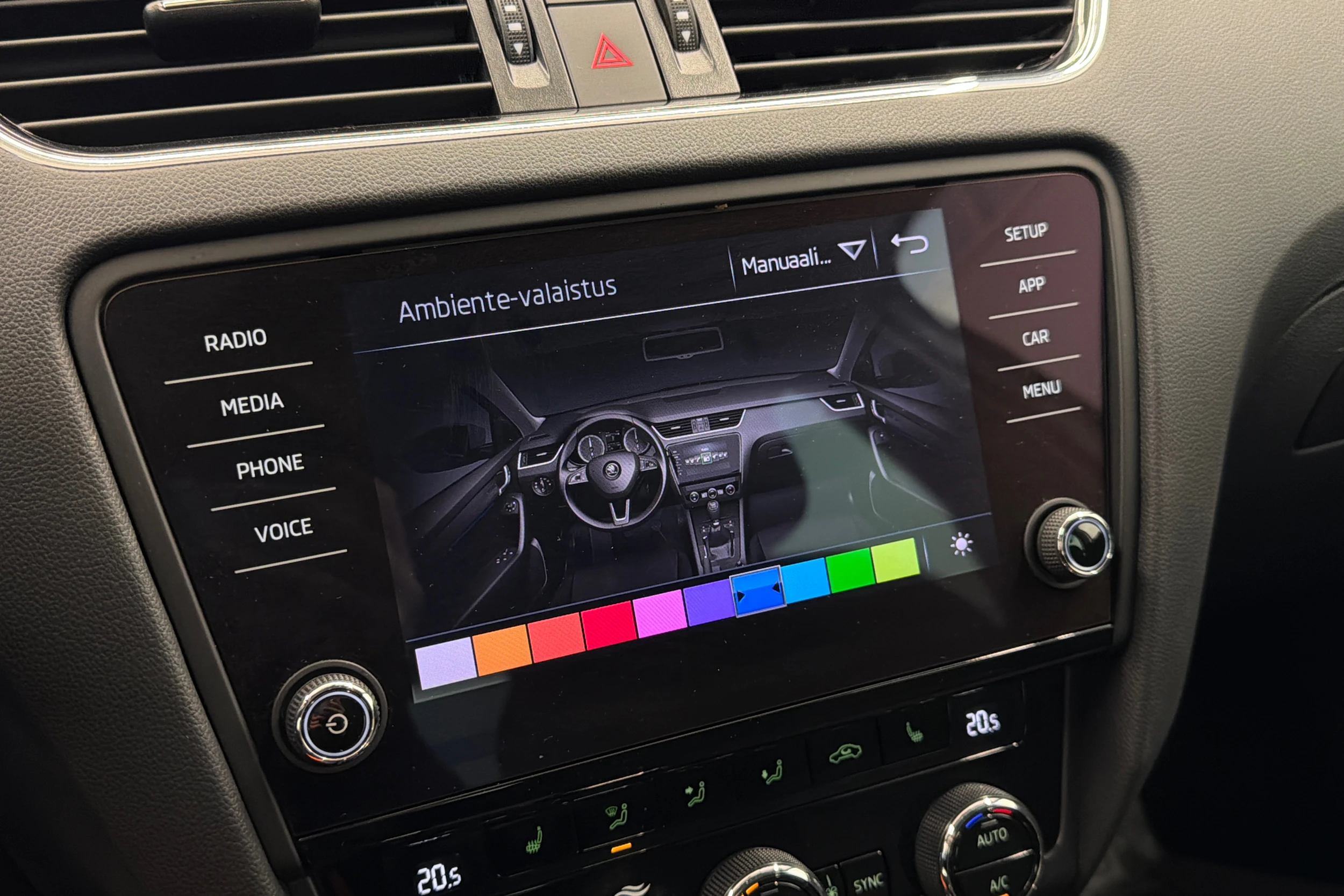 harmaa Skoda Octavia 2019 kuva 27.