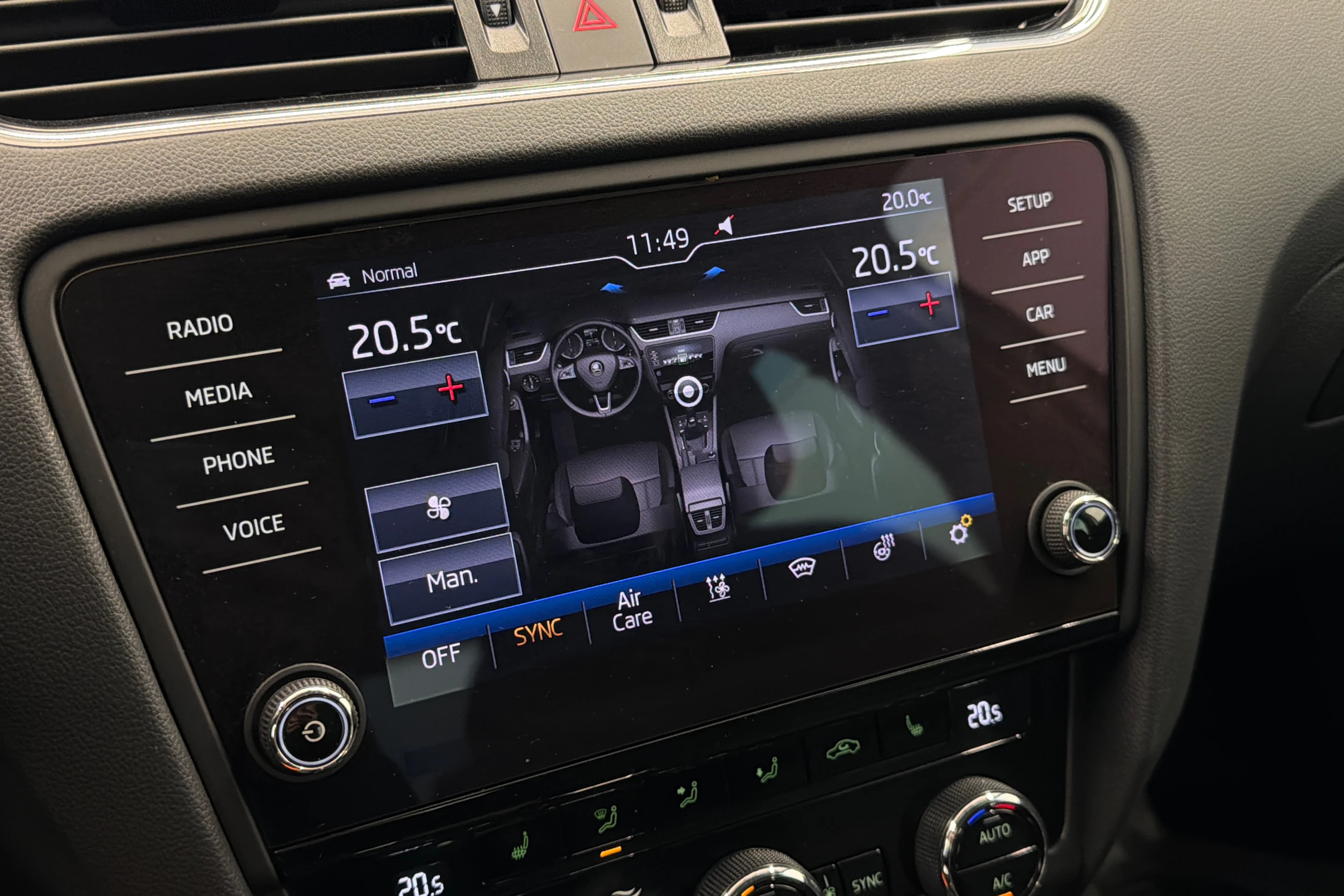 harmaa Skoda Octavia 2019 kuva 28.