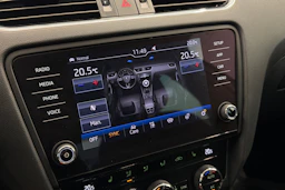 harmaa Skoda Octavia 2019 kuva 28.