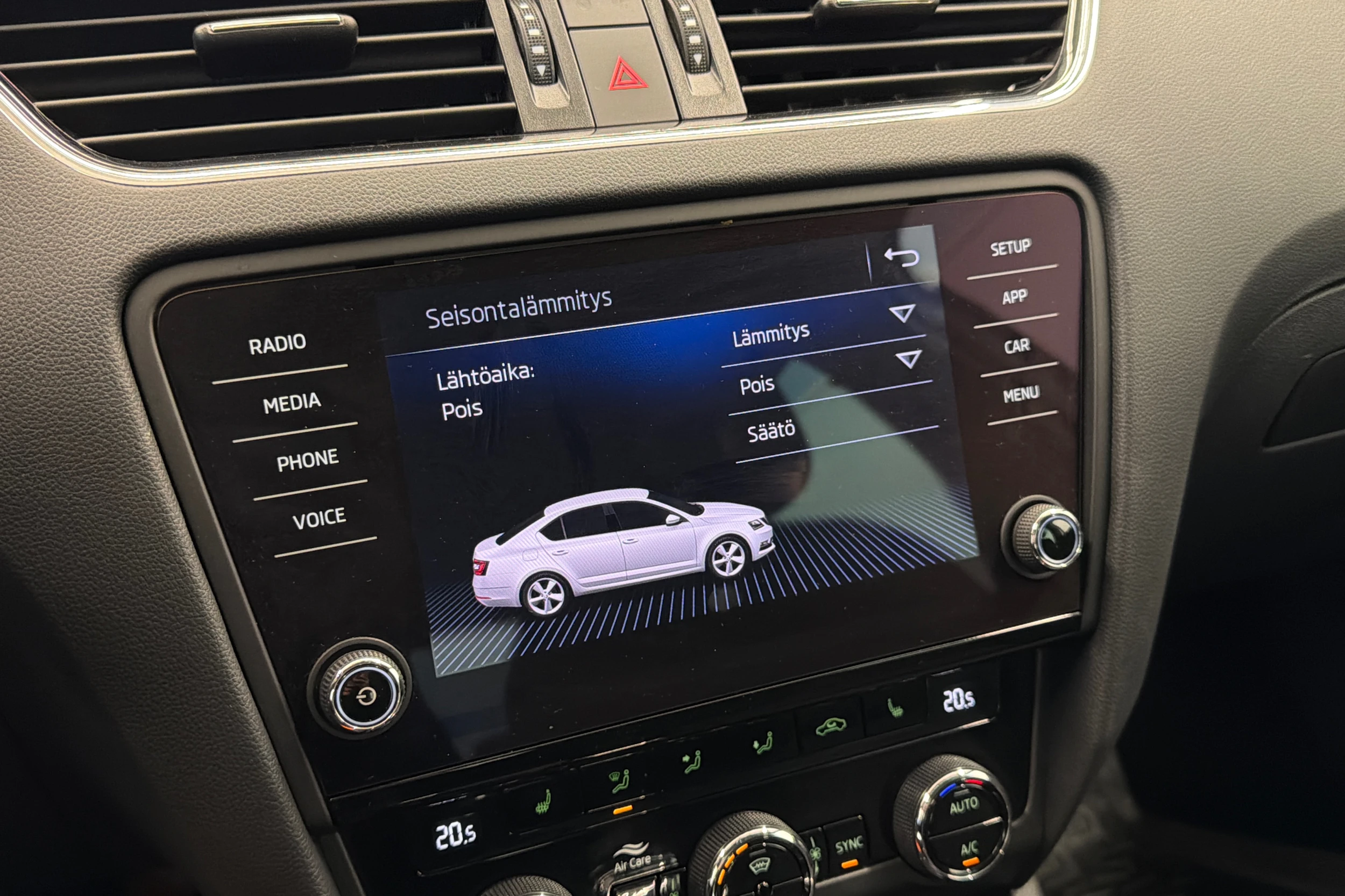 harmaa Skoda Octavia 2019 kuva 29.