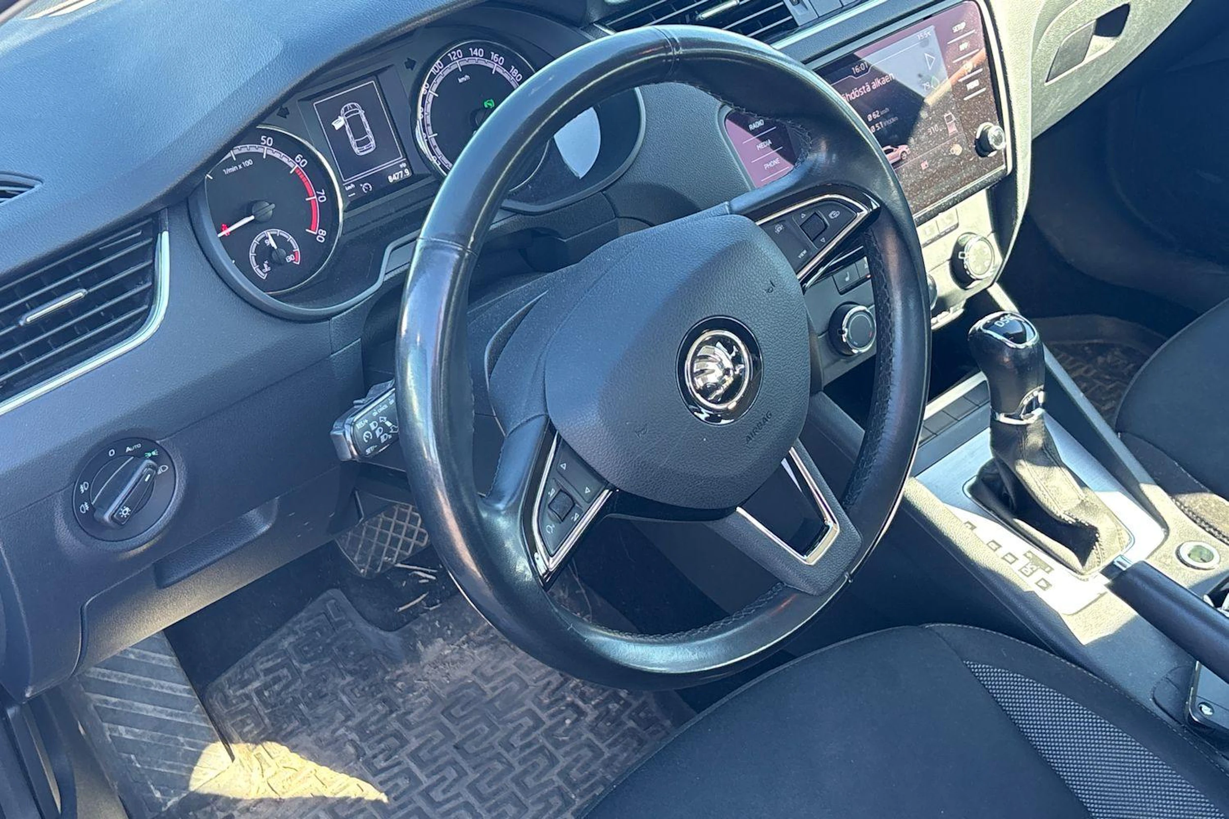 sininen Skoda Octavia 2019 kuva 3.