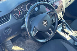 sininen Skoda Octavia 2019 kuva 3.