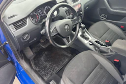 sininen Skoda Octavia 2019 kuva 8.