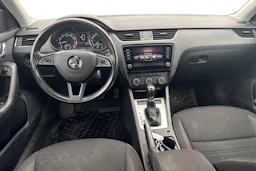 sininen Skoda Octavia 2019 kuva 9.