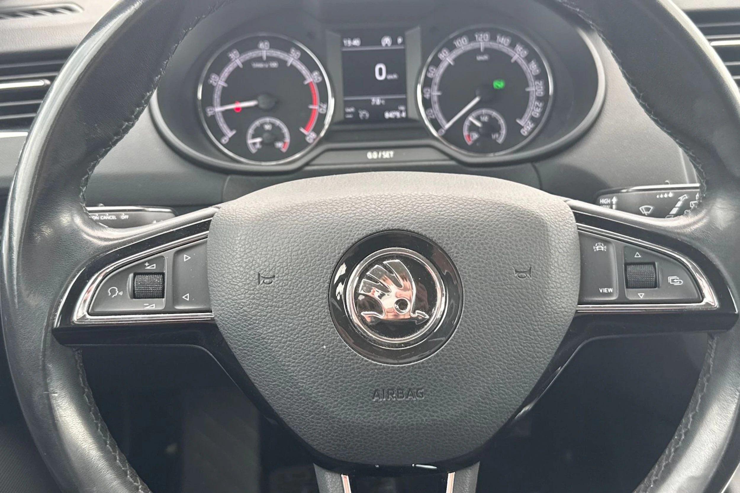 sininen Skoda Octavia 2019 kuva 15.