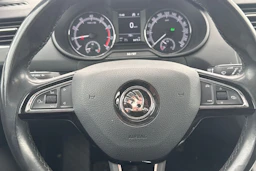 sininen Skoda Octavia 2019 kuva 15.