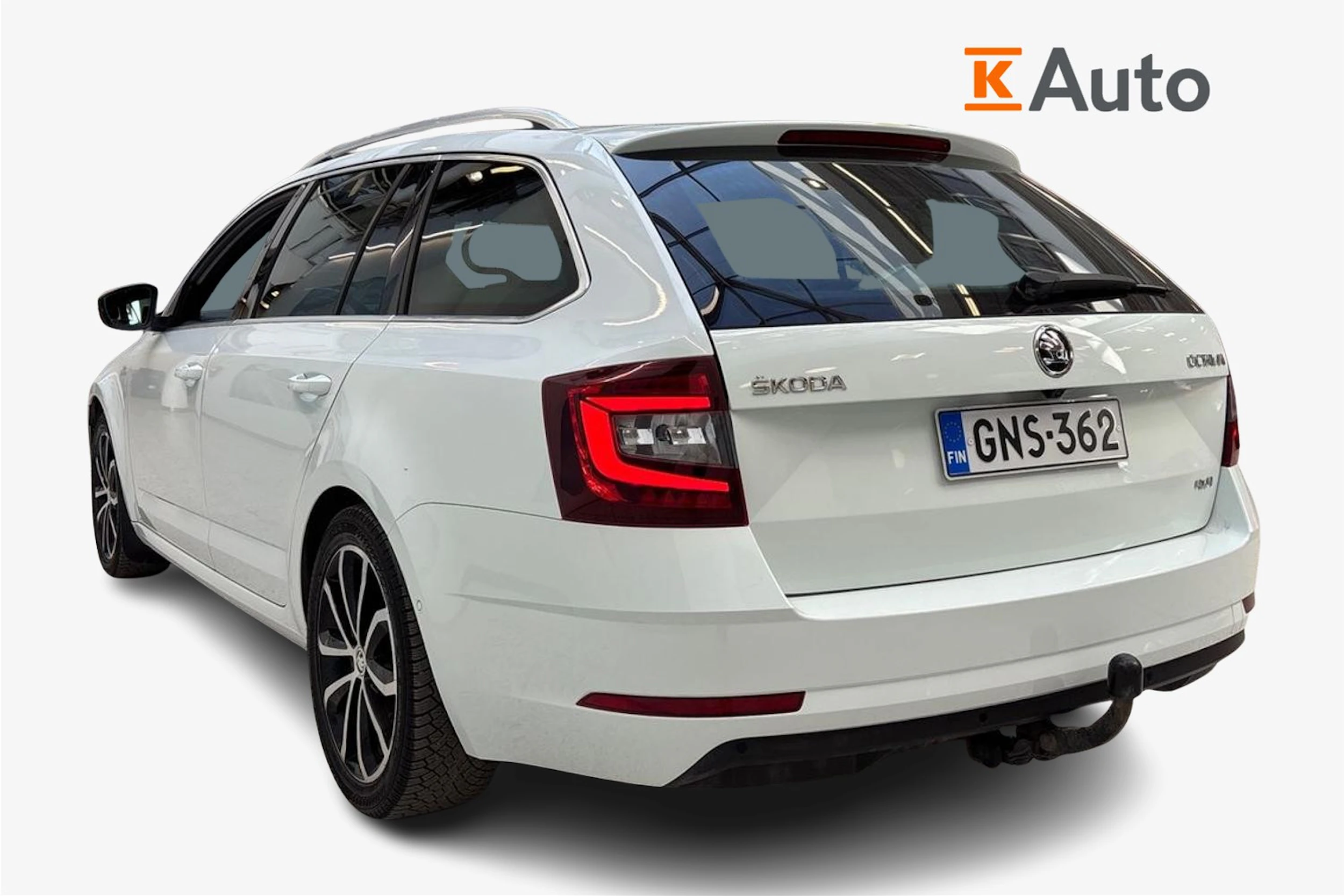 valkoinen Skoda Octavia 2020 kuva 2.