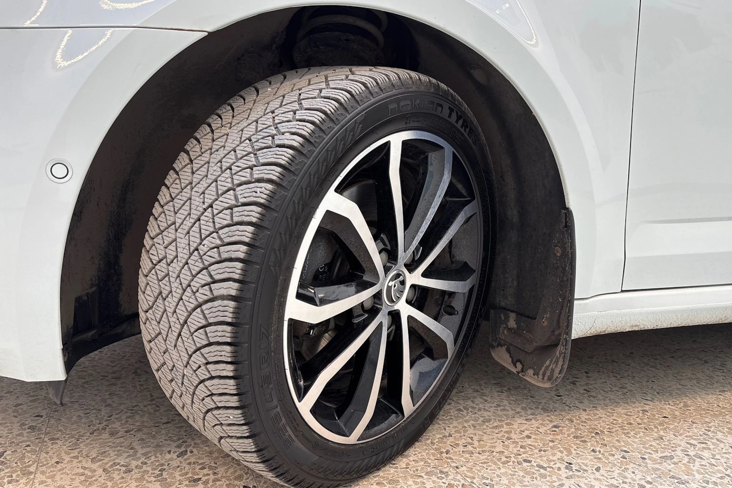 valkoinen Skoda Octavia 2020 kuva 10.