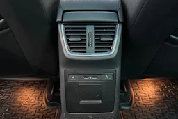 valkoinen Skoda Octavia 2020 kuva 15.