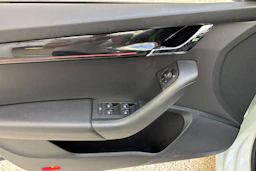 valkoinen Skoda Octavia 2020 kuva 17.