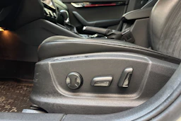 valkoinen Skoda Octavia 2020 kuva 18.