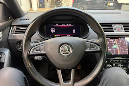 valkoinen Skoda Octavia 2020 kuva 21.