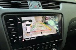 valkoinen Skoda Octavia 2020 kuva 22.