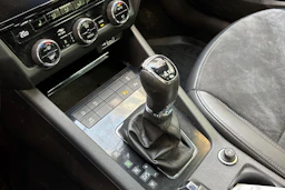 valkoinen Skoda Octavia 2020 kuva 23.