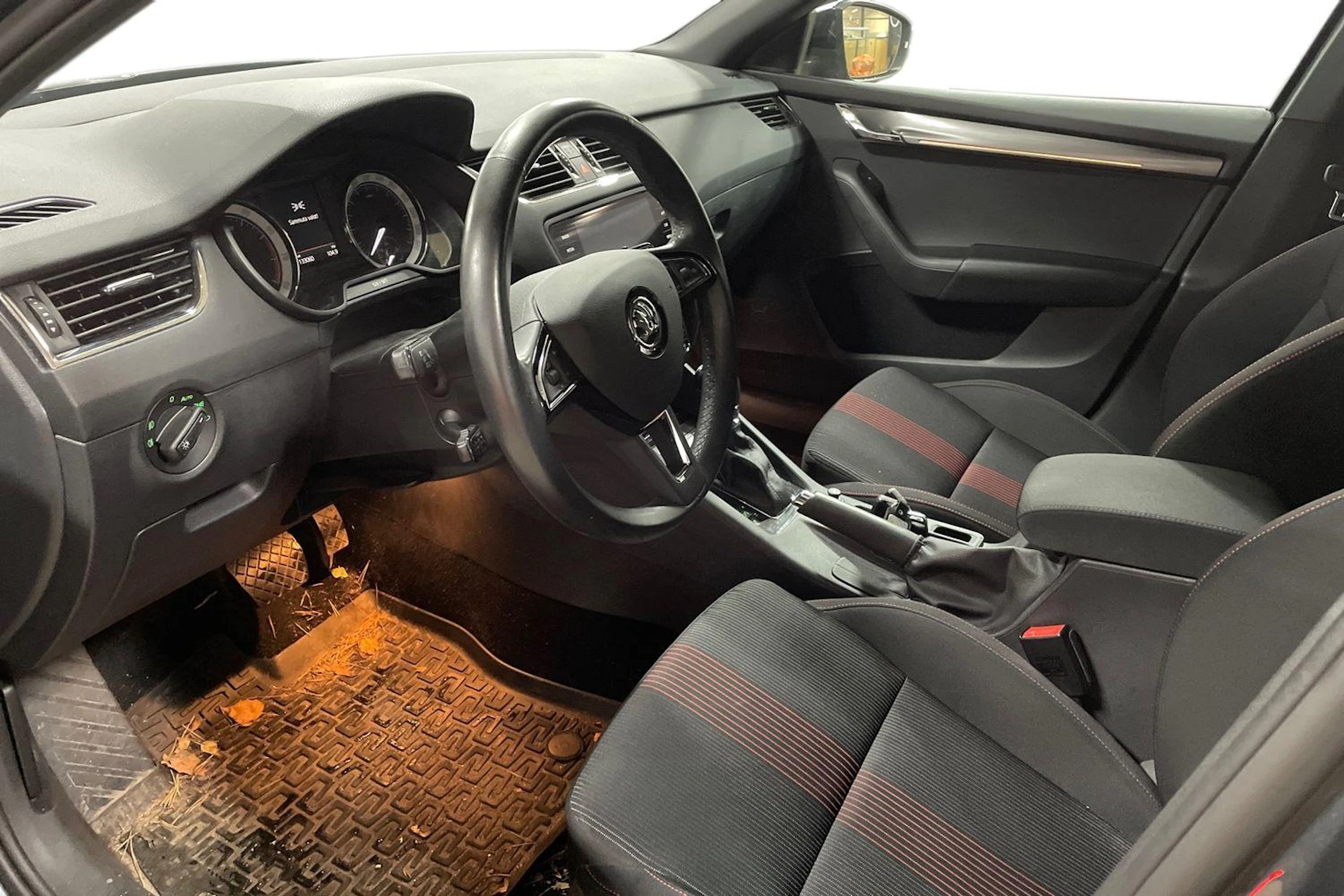 harmaa Skoda Octavia 2019 kuva 3.