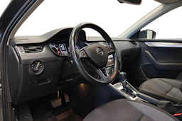 harmaa Skoda Octavia 2019 kuva 6.